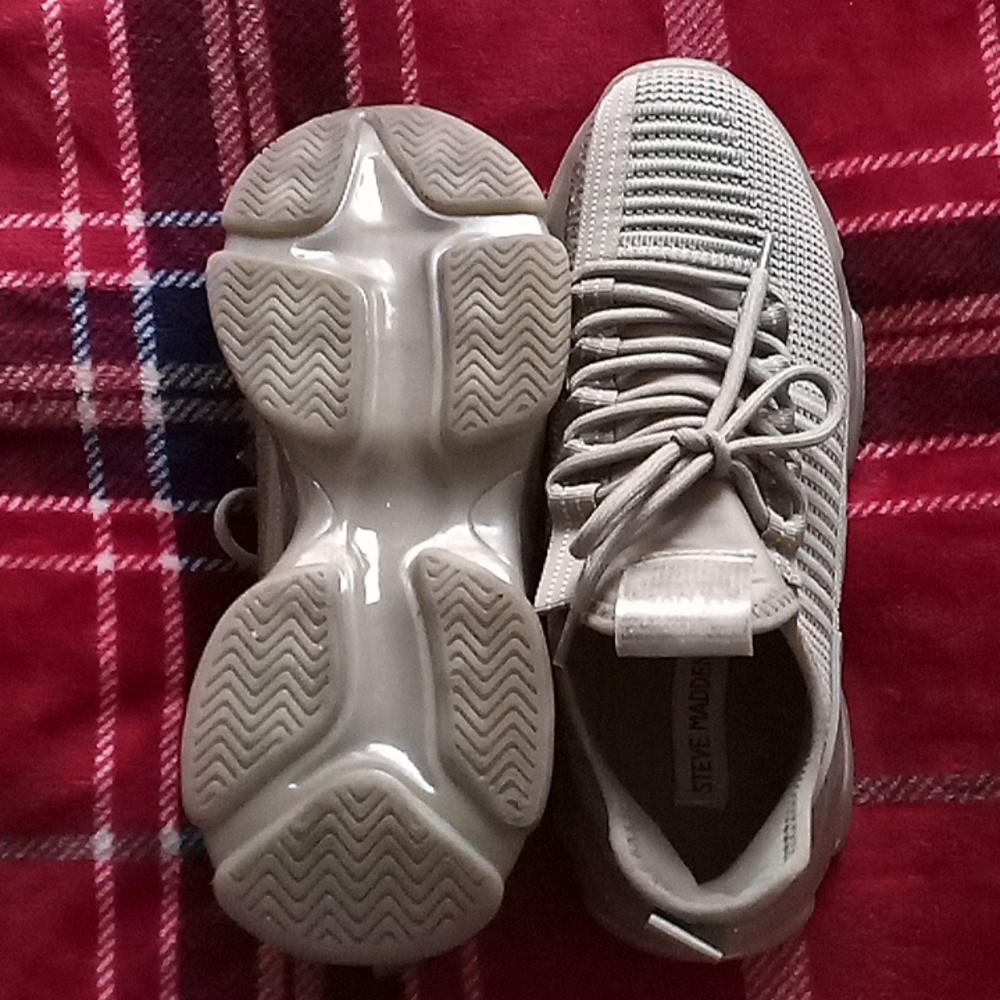 Shoes - Picture 3 of 4